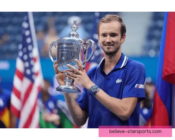 梅德韦杰夫力克纳达尔晋级四强 温网男单赛场再现经典对决 梅德韦杰夫力克纳达尔晋级四强 温网男单赛场再现经典对决